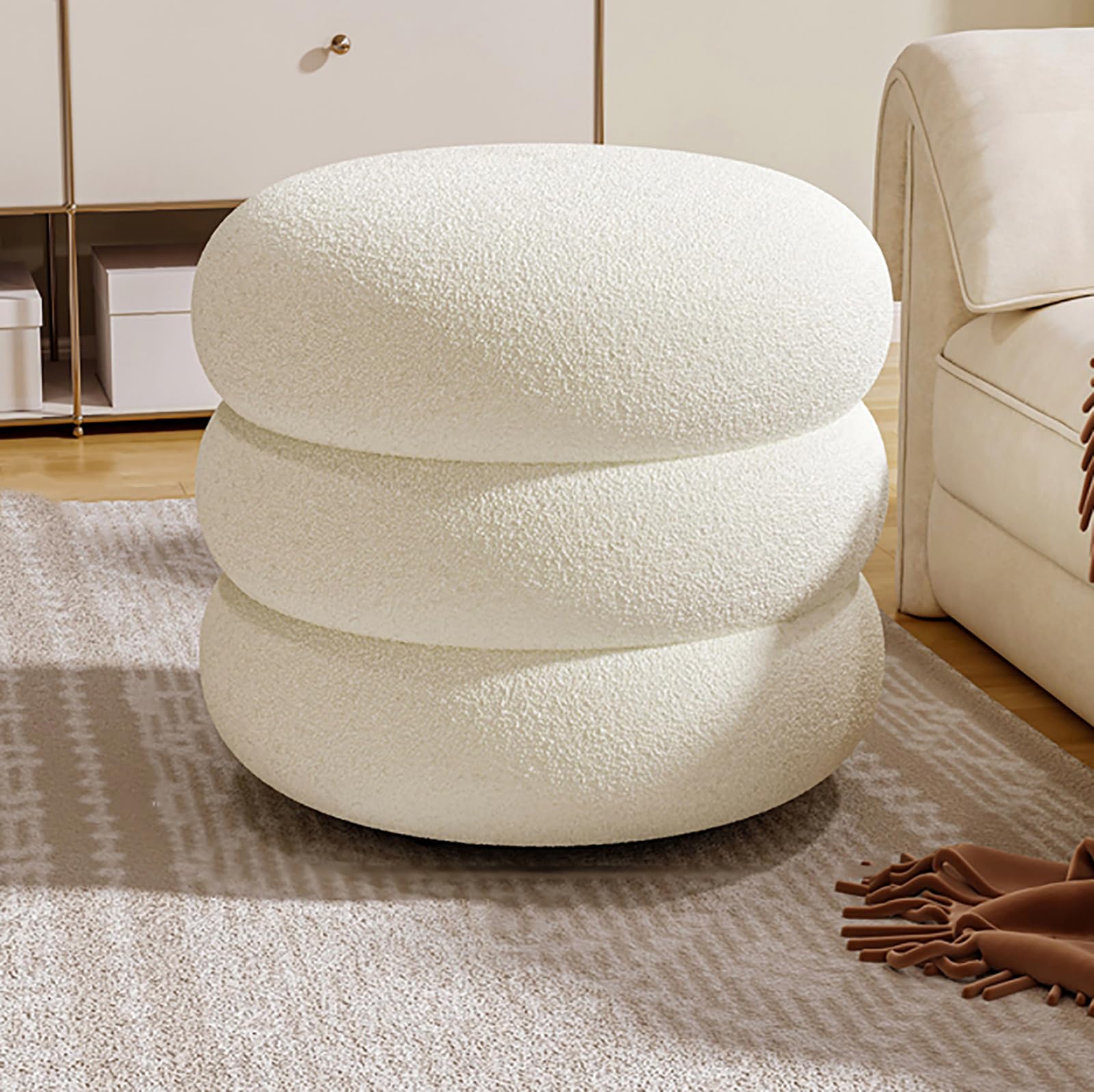 Taburete de tocador acolchado para crear un rincón de belleza en el dormitorio