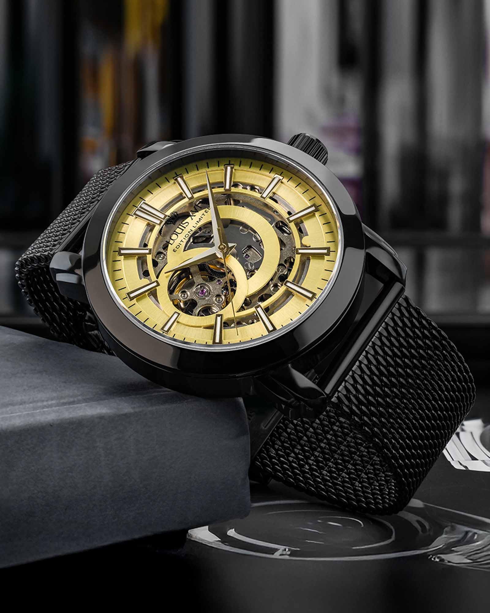 LOUIS XVI Versailles 2.0 Automatik 1932 - Ø 43.5 mm - Herren Uhr - Wasserdicht - Skelettuhr - Armband Schwarz - Zifferblatt Gold – Automatikuhr