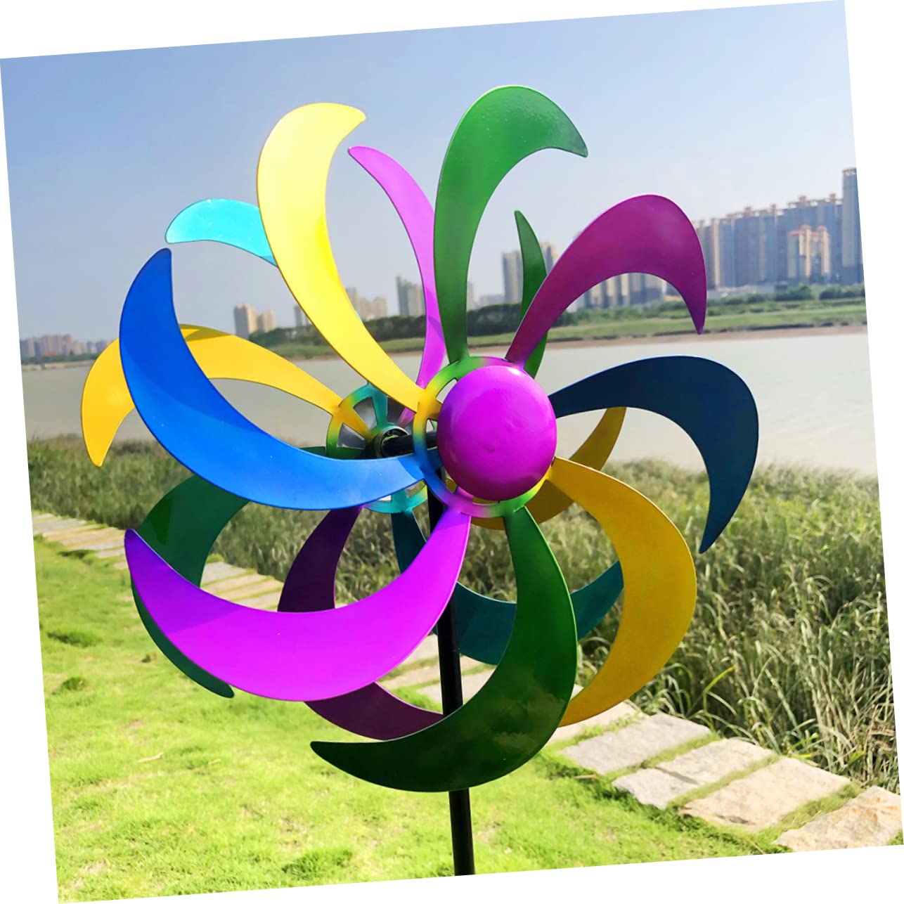 Buntes Windrad Spielzeug aus Eisen als Dekorative Gartenstecker Deko | 1 Stück, für Rasenflächen und Gartenpartys, Farbenfrohe Optik mit Hübschem Design