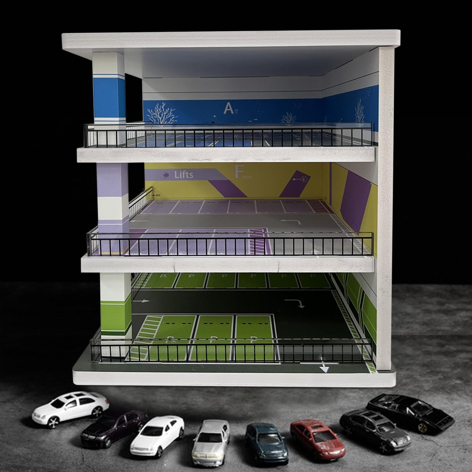 Die Diorama Vitrine „Parkplatz“ bietet Sammlern Platz zum Ausstellen von Modellautos im Maßstab 1:64 mit Style Friends. Anzeige von Druckguss
