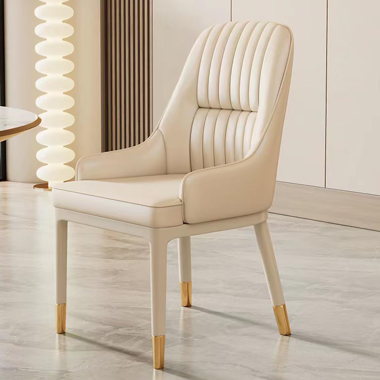 Chaise de salle à manger en cuir beige et pieds en métal pour salon élégant