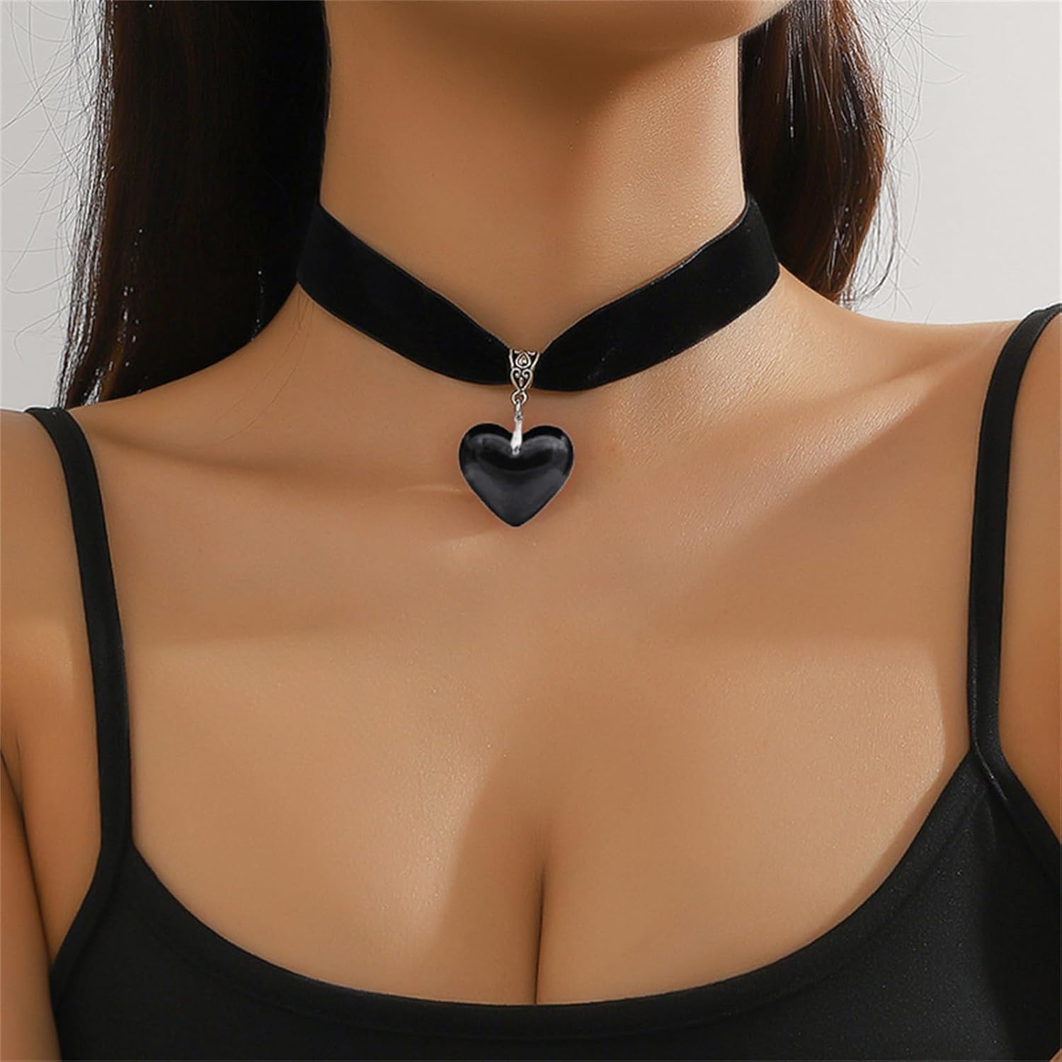 Red Heart Necklace Queen of Hearts Accessories Gothic Black Velvet Heart Choker Necklace Vintage Victorian Halloween Cosplay Party Jewelry Gift for Woman - Image 2