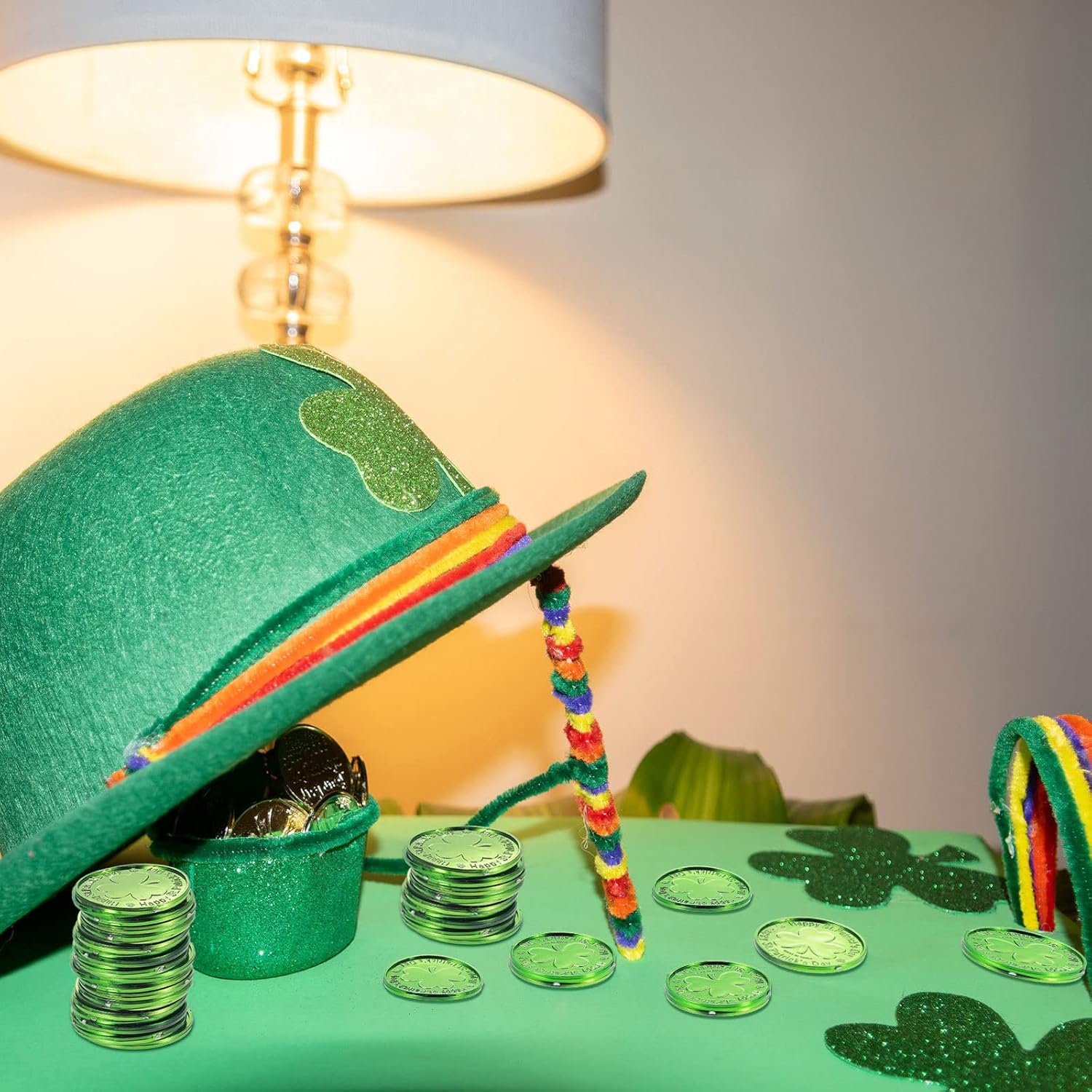 Civaner 200 Pcs St. Patrick's Day Coins Green Shamrock Plastic Coins Bulk Small Lucky Clover Table Decoration for St. Patrick's Day Accessories Irish Party Favors Supplies Gifts