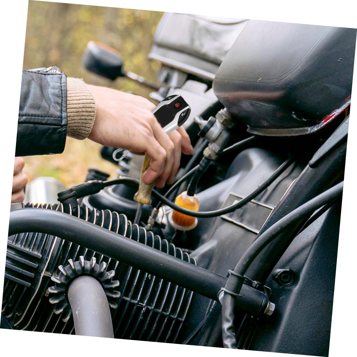 STOBAZA Kit Antifurto Moto Allarme Bidirezionale e Avvio Remoto, Dispositivo di Blocco Automatico Motore in Plastica Telecomando, per Sicurezza Motociclette
