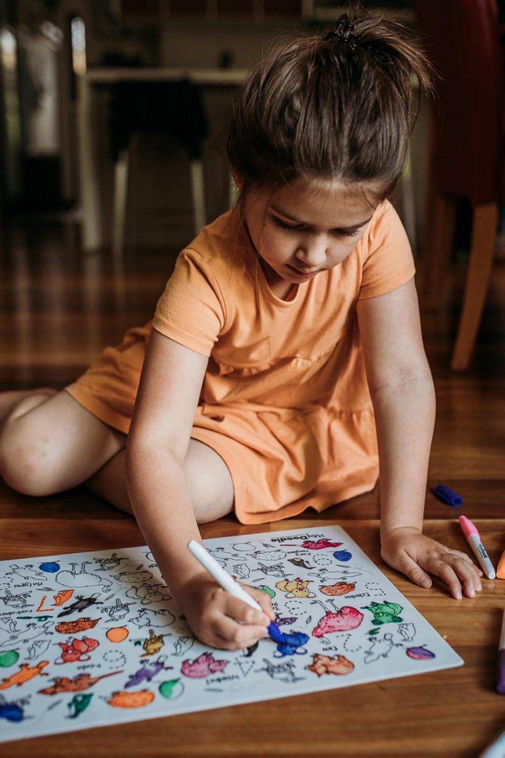 HeyDoodle Aussie Animals Classic Doodle Mat – Reusable Silicone Coloring Mat for Toddlers and Kids – Educational Wildlife Activity Pad with 9 Markers – Mess-Free Travel Toy – Ages 3-7