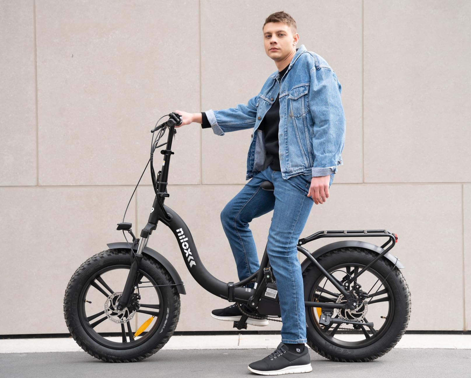Nilox X9 Fat Bike Elettrica, Bici Elettrica Pieghevole con Batteria  Removibile, Cambio 6 Velocit� e Motore Brushless, Bici Elettrica Uomo e  Donna con Telaio Alluminio e Design Moderno : Amazon.it: Sport e