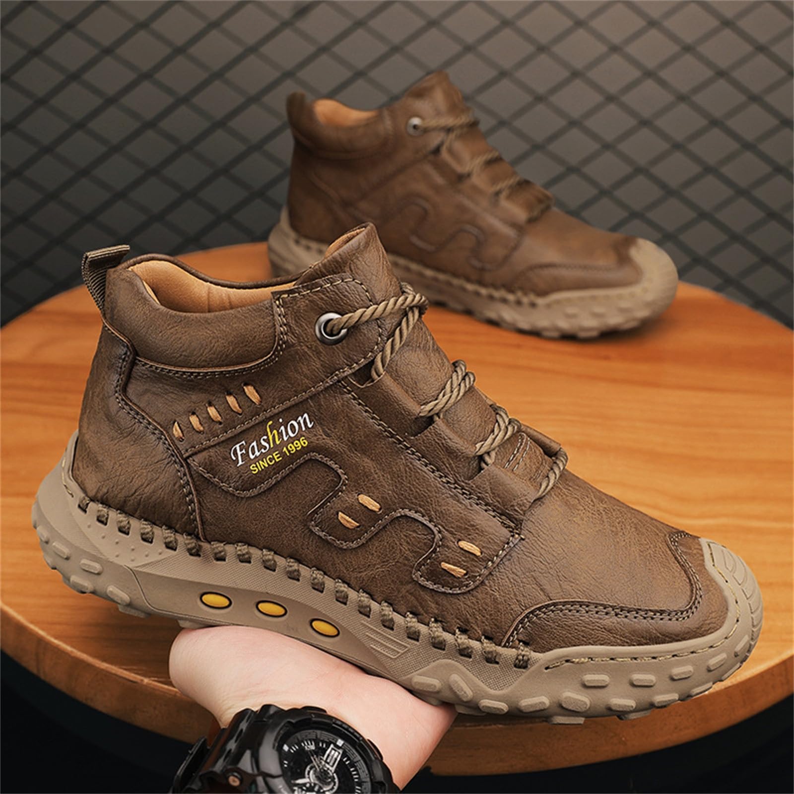 Męskie ręcznie szyte skórzane botki rustykalny naturalny styl sznurowane buty do chodzenia w ziemistych odcieniach wygodne obuwie outdoorowe dla mężczyzn