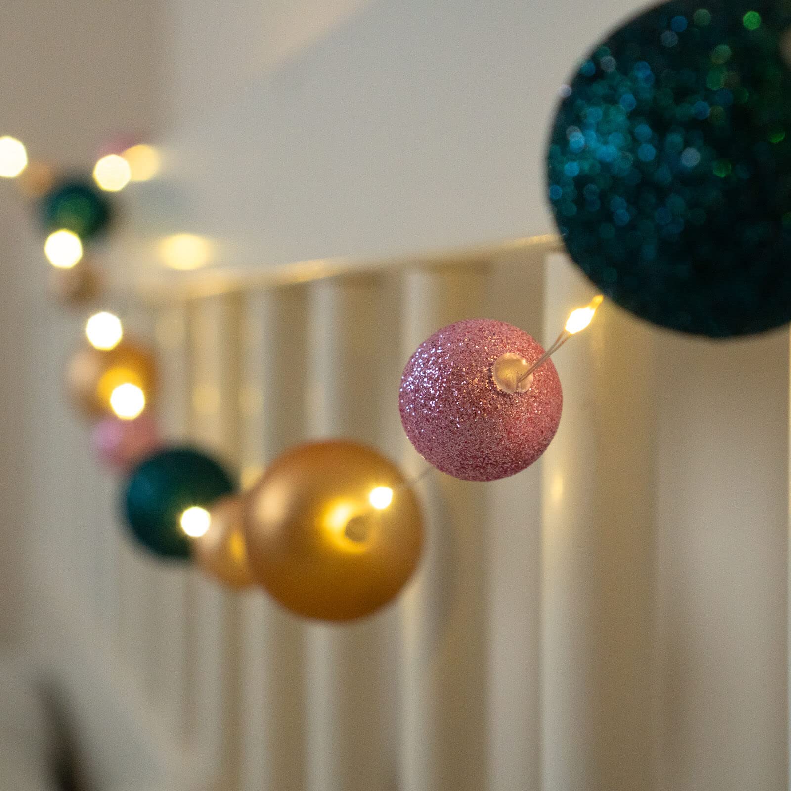 15 LED Bauble Fairy String Light – Warm White Battery Operated Fairy Light – Battery Powered Indoor Round String Light – Christmas Xmas Ball Light – Decorative Indoor Bedroom Bulb Lighting