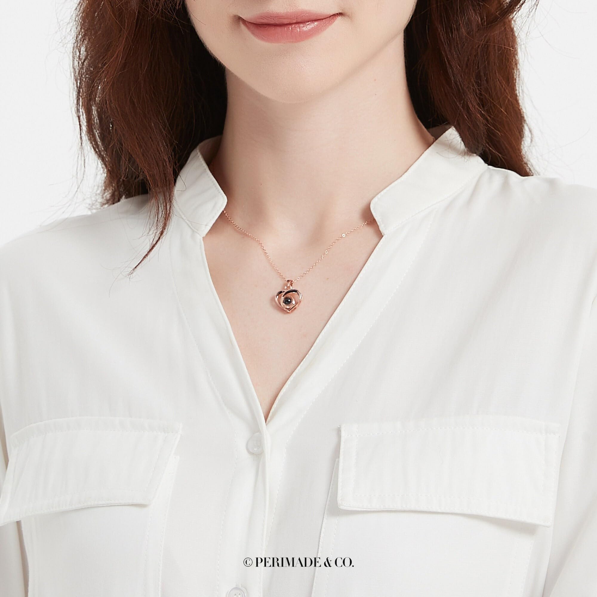 PERIMADE Collana con foto personalizzata con ciondolo a proiezione di immagini personalizzate per donne, testo personalizzato e amore in 100 lingue Collana con ciondolo a forma di cuore in argento