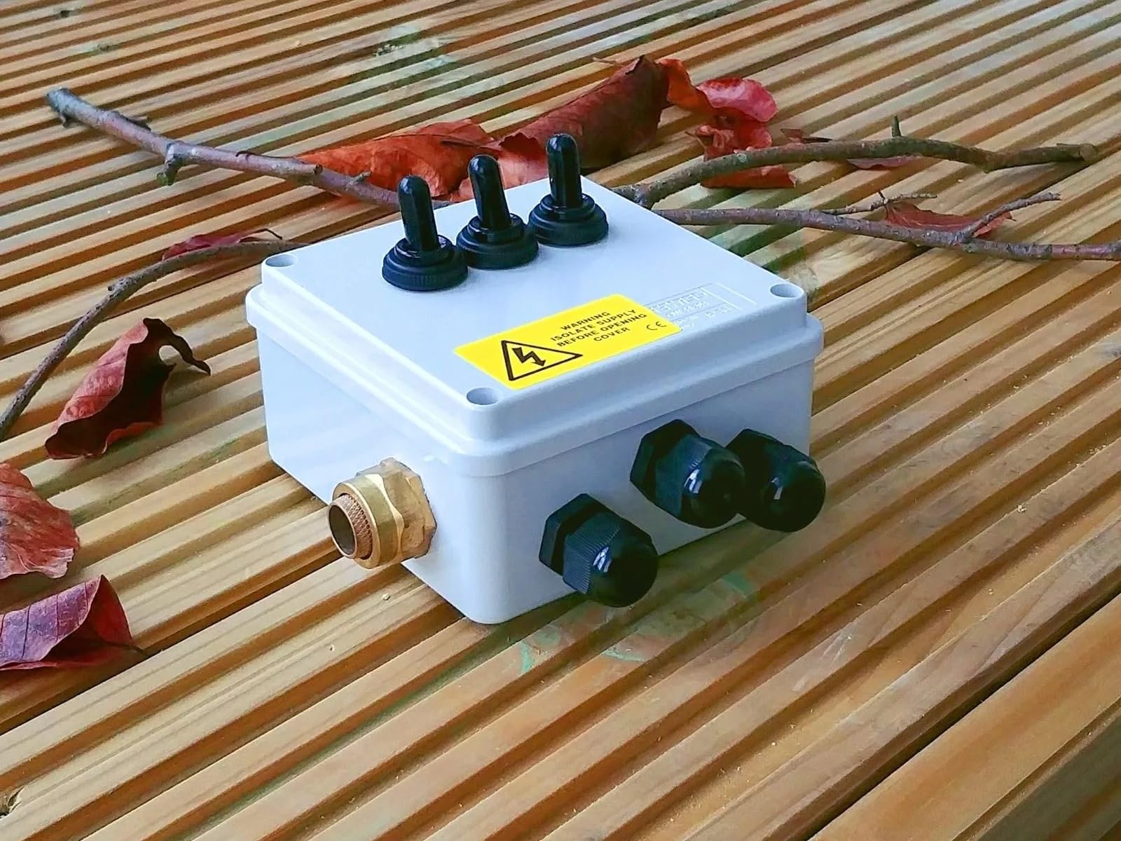 3 way Toggle Switchbox for Ponds/Outdoor Use with/without Armoured Cable Inlet - IP56 - BNIB (3 Way Armoured)