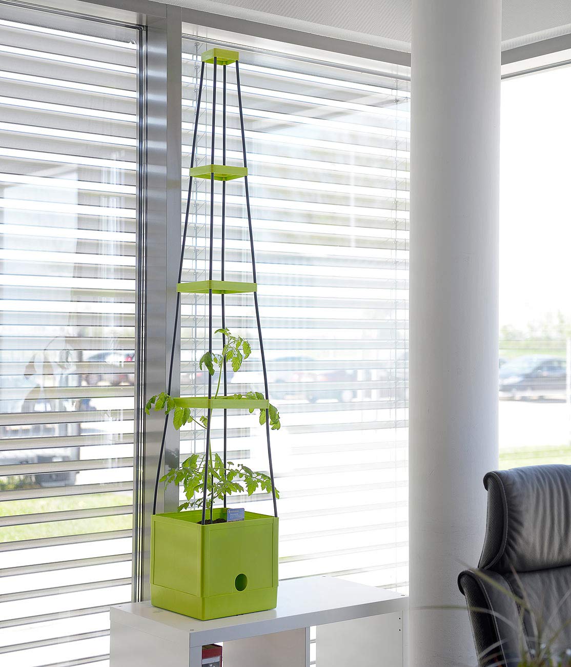 Royal Gardineer Pflanzenaufzuchttürme: 4er-Set Pflanz-Türme mit Rankhilfe für Tomaten, mit 2,5-l-Wassertank (Tomatentöpfe mit Rankhilfen, Tomaten-Pflanzturm mit Bewässerung, Topf)