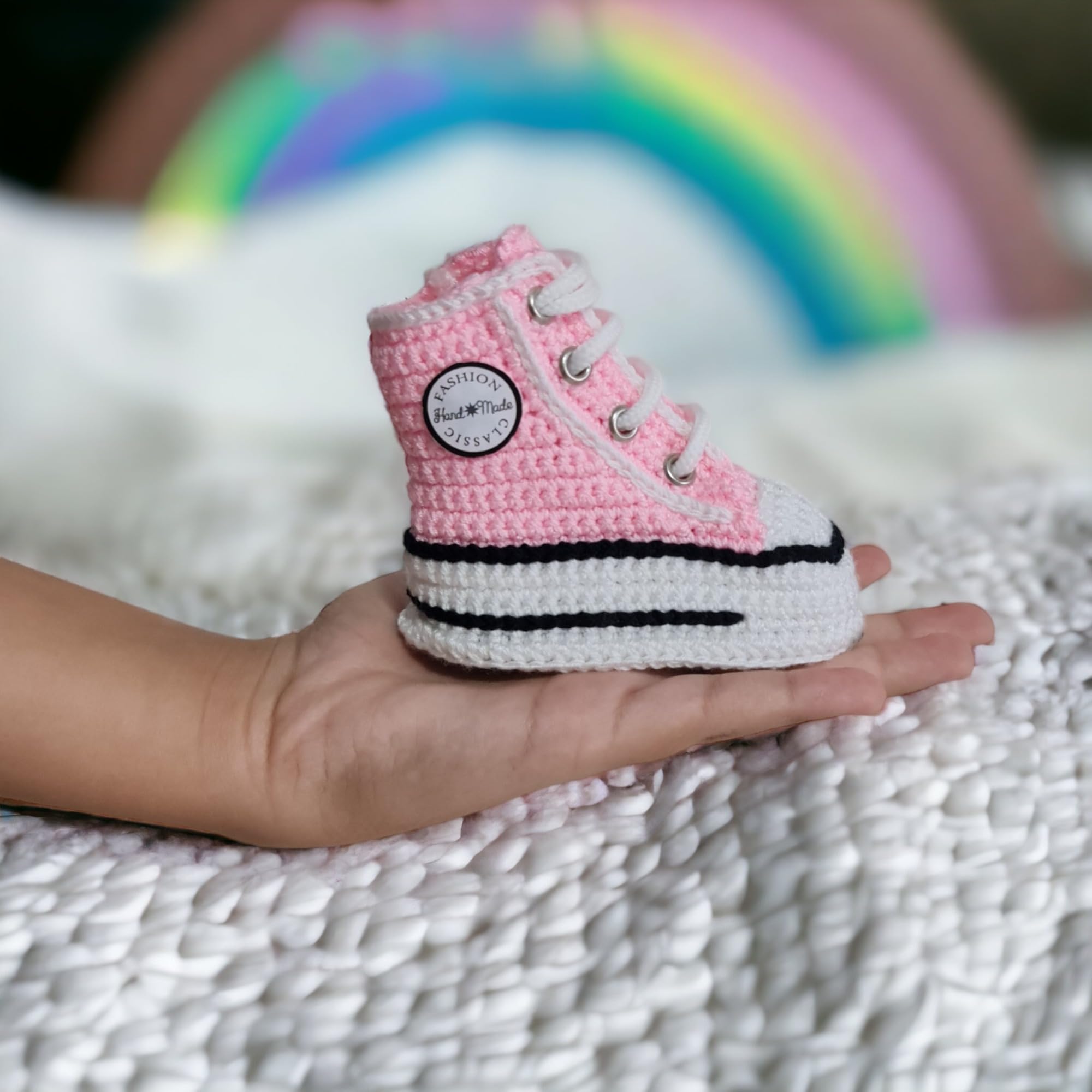 weiße Bio Häkel Baby Sneaker Booties, weiche rutschfeste Strickschuhe für Jungen und Mädchen, geschlechtsneutrale Baby-Boots, personalisierte Neugeborenen-Geschenke