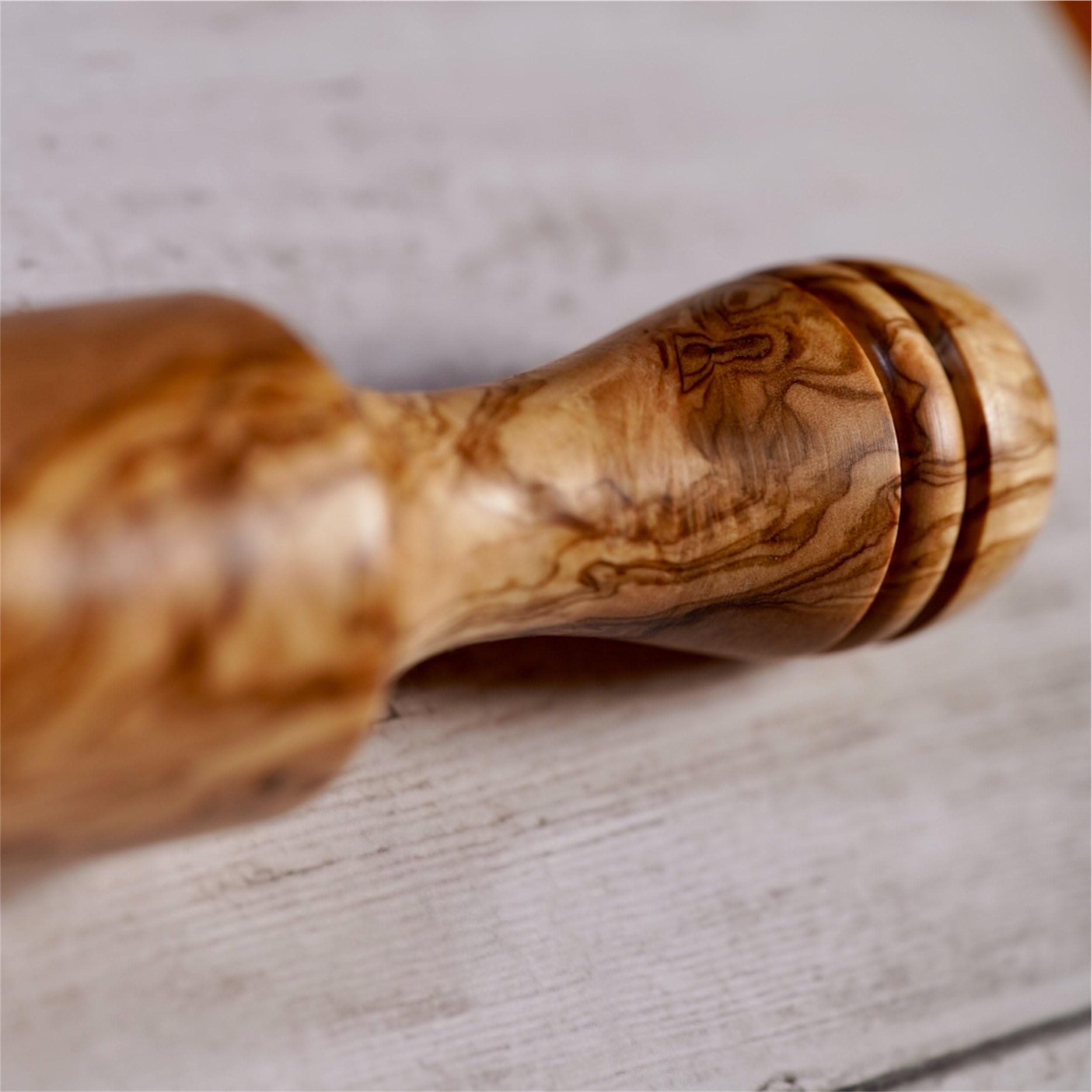 Rouleau à pâtisserie fait main en bois d'olivier 100 % naturel avec poignées, longueur 41 cm Ezo.Home
