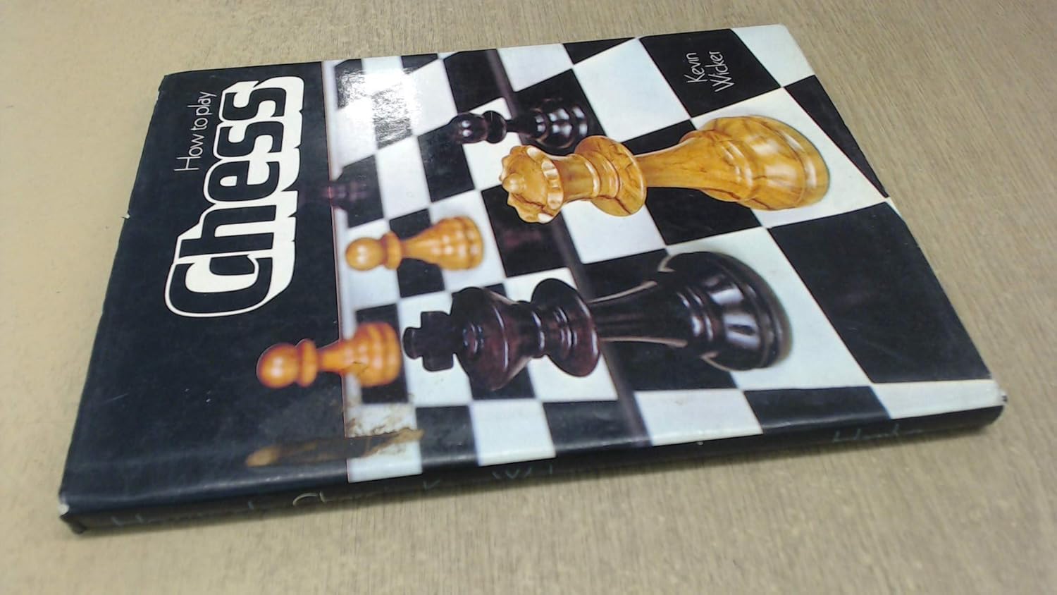 How to play chess Wicker, Kevin 9780600319184 Books