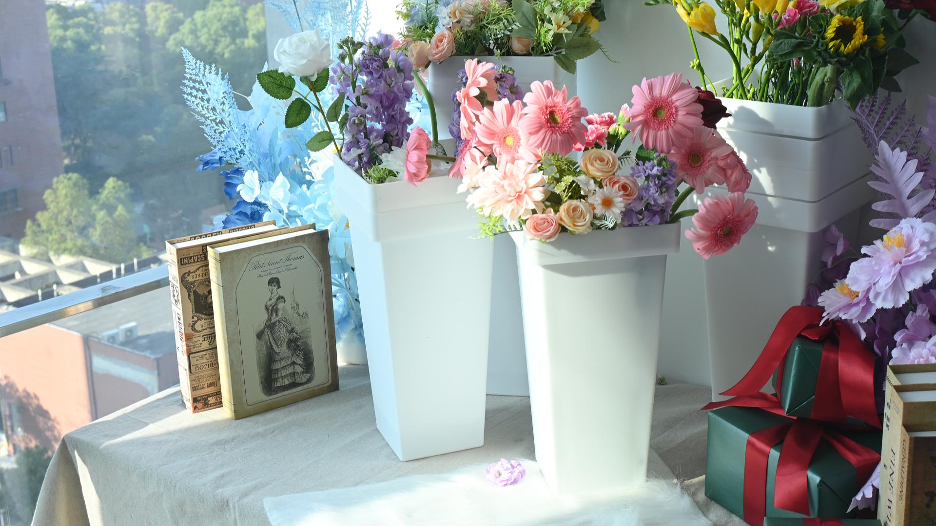 Pot De Fleur En Plastique - C-L - 14x12.5cm - Couleur Bonbon