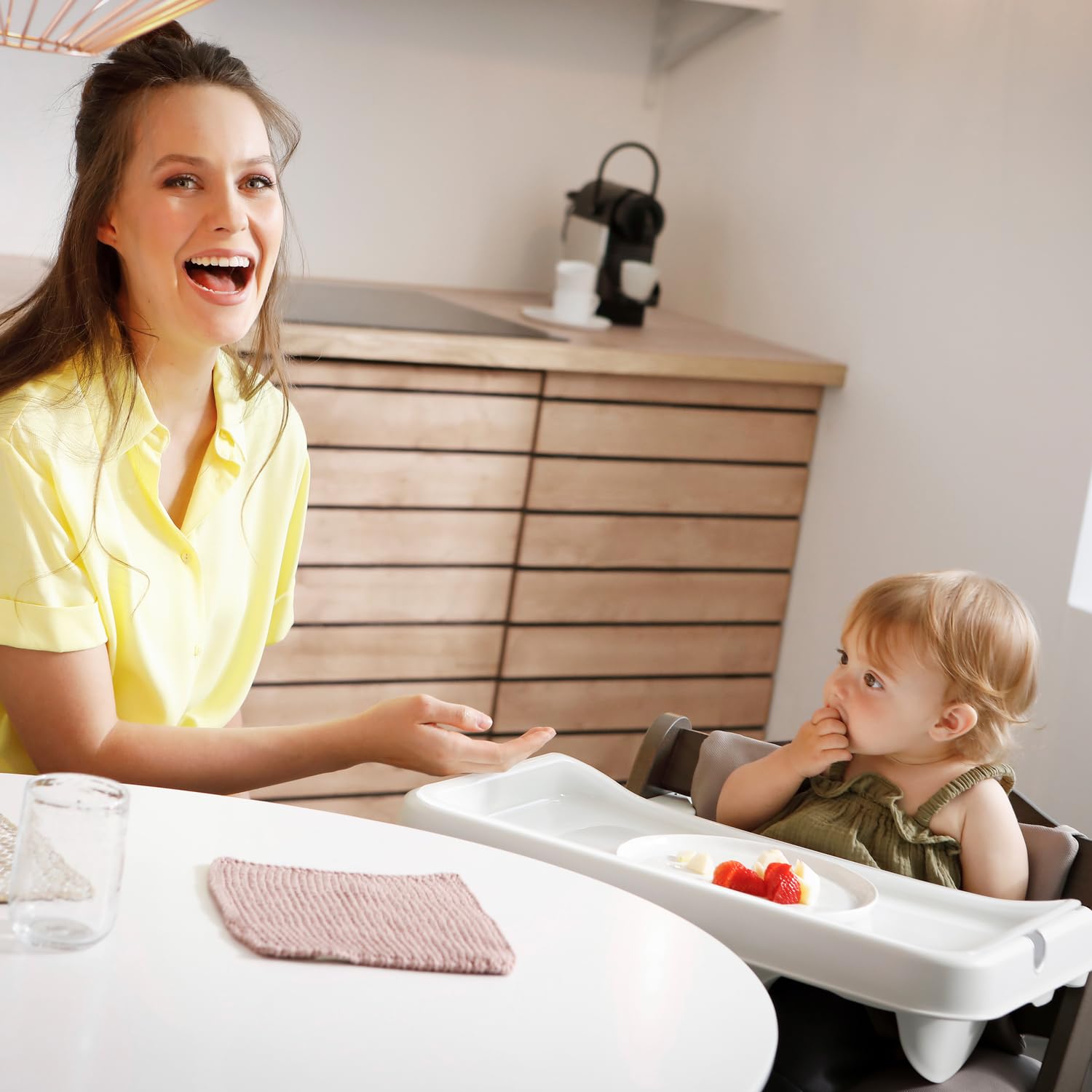 Hauck Alpha Tray 3w1, regulowany stolik z wyjmowaną tacą, z zagłębieniem na kubek i podwyższoną krawędzią; pasuje do drewnianych krzesełek hauck Alpha+ & Beta+