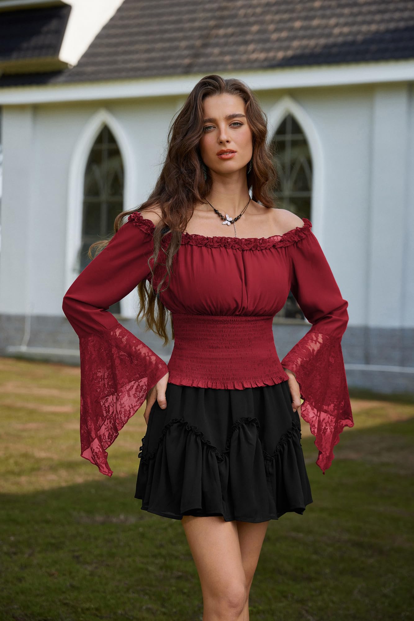 Scarlet Darkness Chemise Renaissance pour Femme avec Manches Cloches et épaules dénudées, Chemisier Paysan, élégant