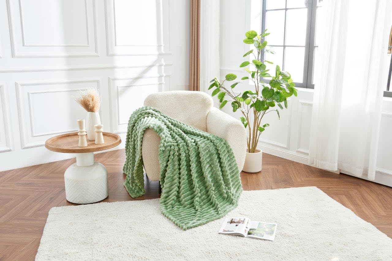 GC GAVENO CAVAILIA Teddy Throw Blankets For Bed OR Sofa, Comfortable Warm Cosy Fluffy Throws, Snuggle Cuddle Cosy Blanket 200X240, Green