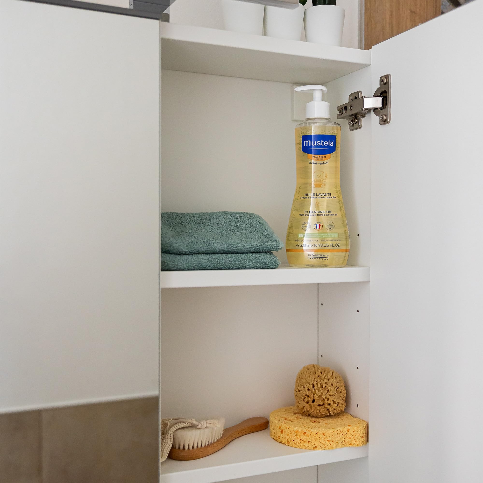 Mustela Olio Bagno Detergente con Perseose di Avocado BIO, Corpo e Capelli, Neonati e Tutta la Famiglia - Non Brucia agli Occhi, Specifico per Pelle Secca, 98% Ingredienti di Origine Naturale (500ml)