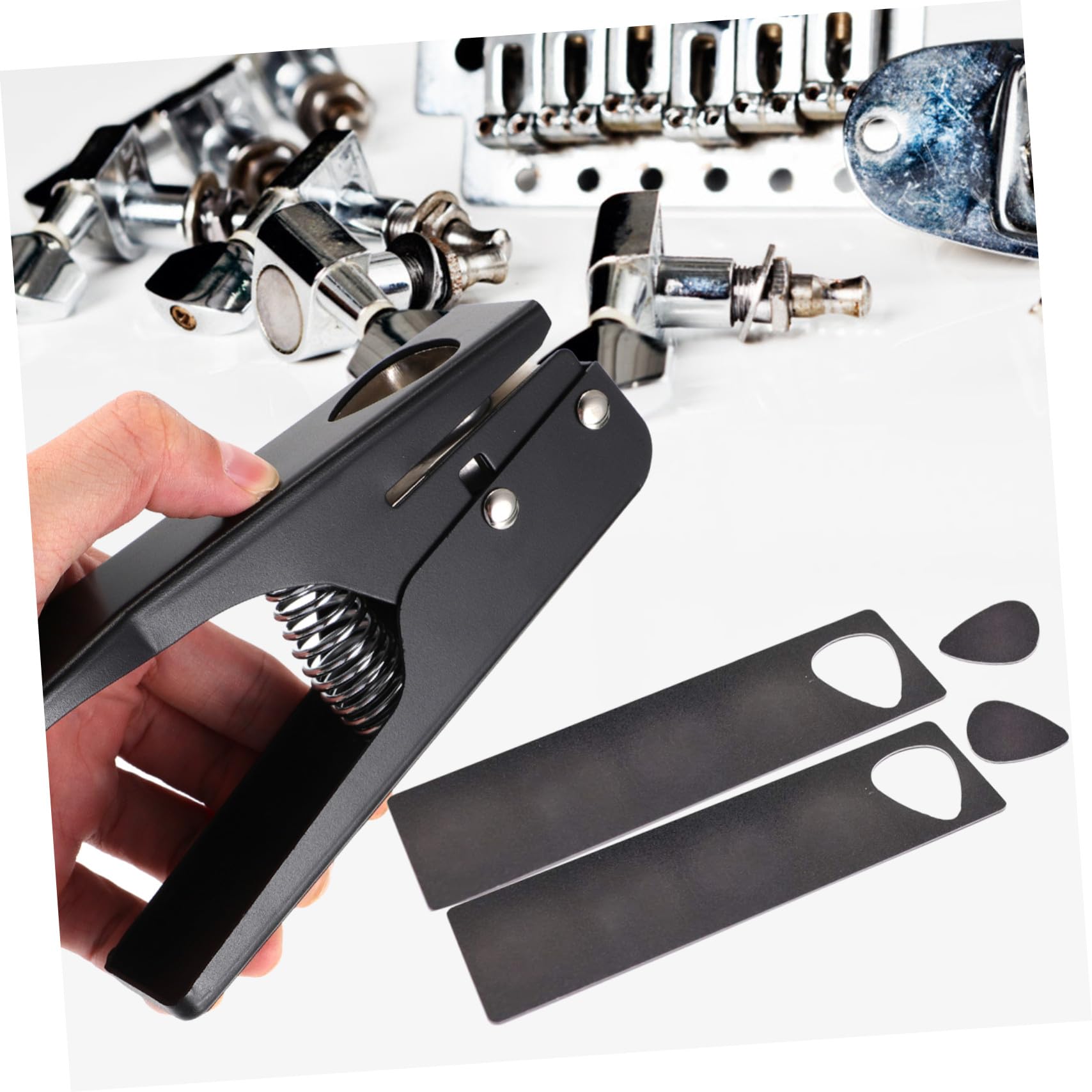 Eleganter Gitarrenplektrum Stanzer aus Eisen mit Standardloch und Rutschfestem Silikonpad für Selbstgemacht Locher und Werkzeugherstellung
