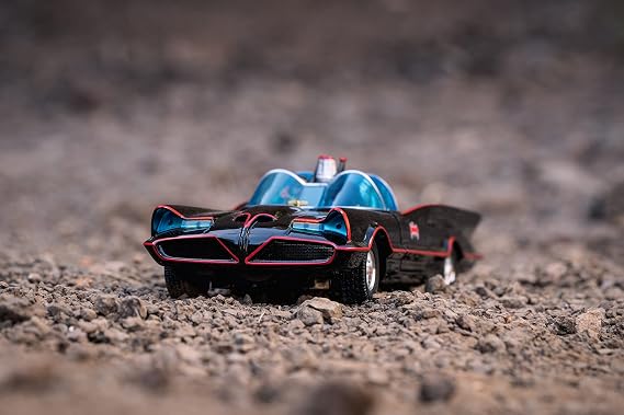 toy Cars DC Comics 1:24 Classic TV Series Batman Batmobile Die-Cast Car & 2.75 Batman, Robin, Penguin, The Joker Figures