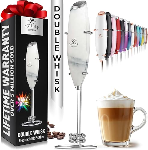 Zulay Kitchen - Potente espumador de leche con doble batidor de mano con soporte, mezclador de café, miniespumador para latte, matcha, frappe,