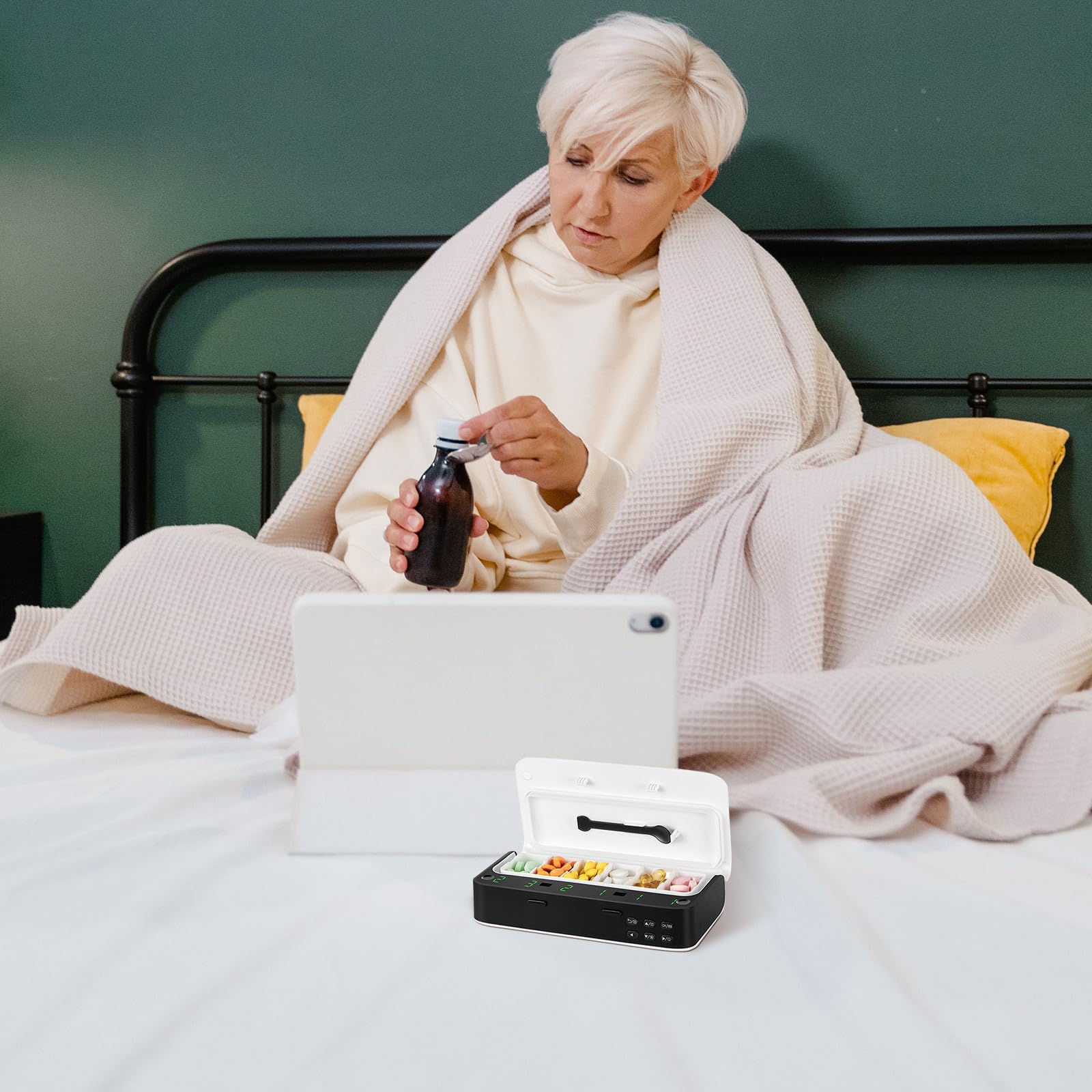 Operitacx Portapillole Elettronico Promemoria per Anziani, Contenitore Portatile in PC 3 o 6 Scomparti e 7 Allarmi per Ricordare di Prendere Medicine Quotidiane