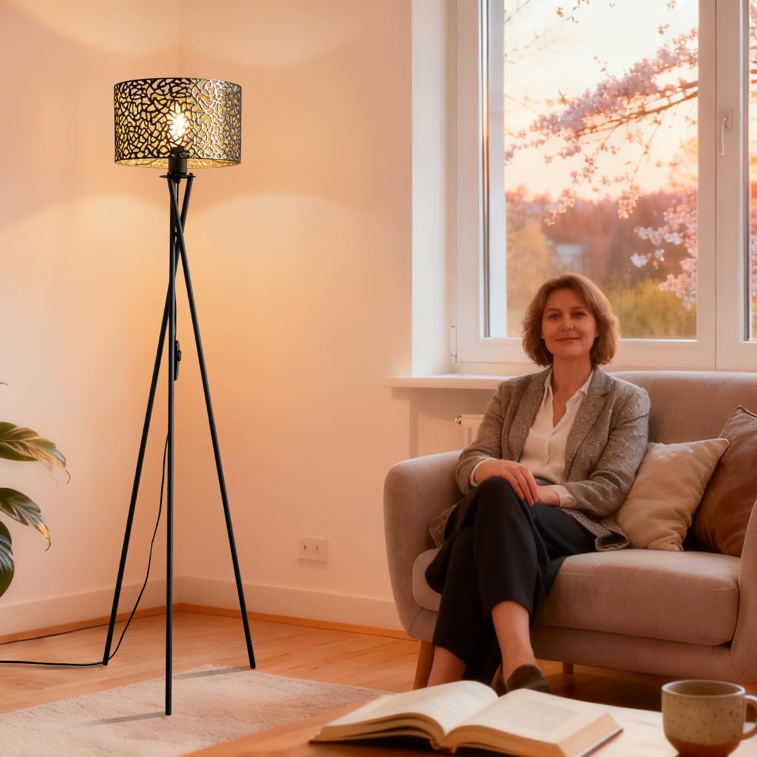 Moderne Stehlampe mit LED-Birne & Schirm, Dreibein-Gestell, Schwarz, E27 Fassung, Dekorative Stehleuchte für Wohnzimmer und Büro Schlafzimmer