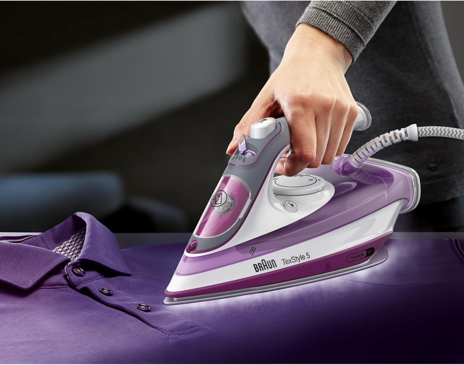 Braun TexStyle 5 Pro Steam Iron SI5037VI in use