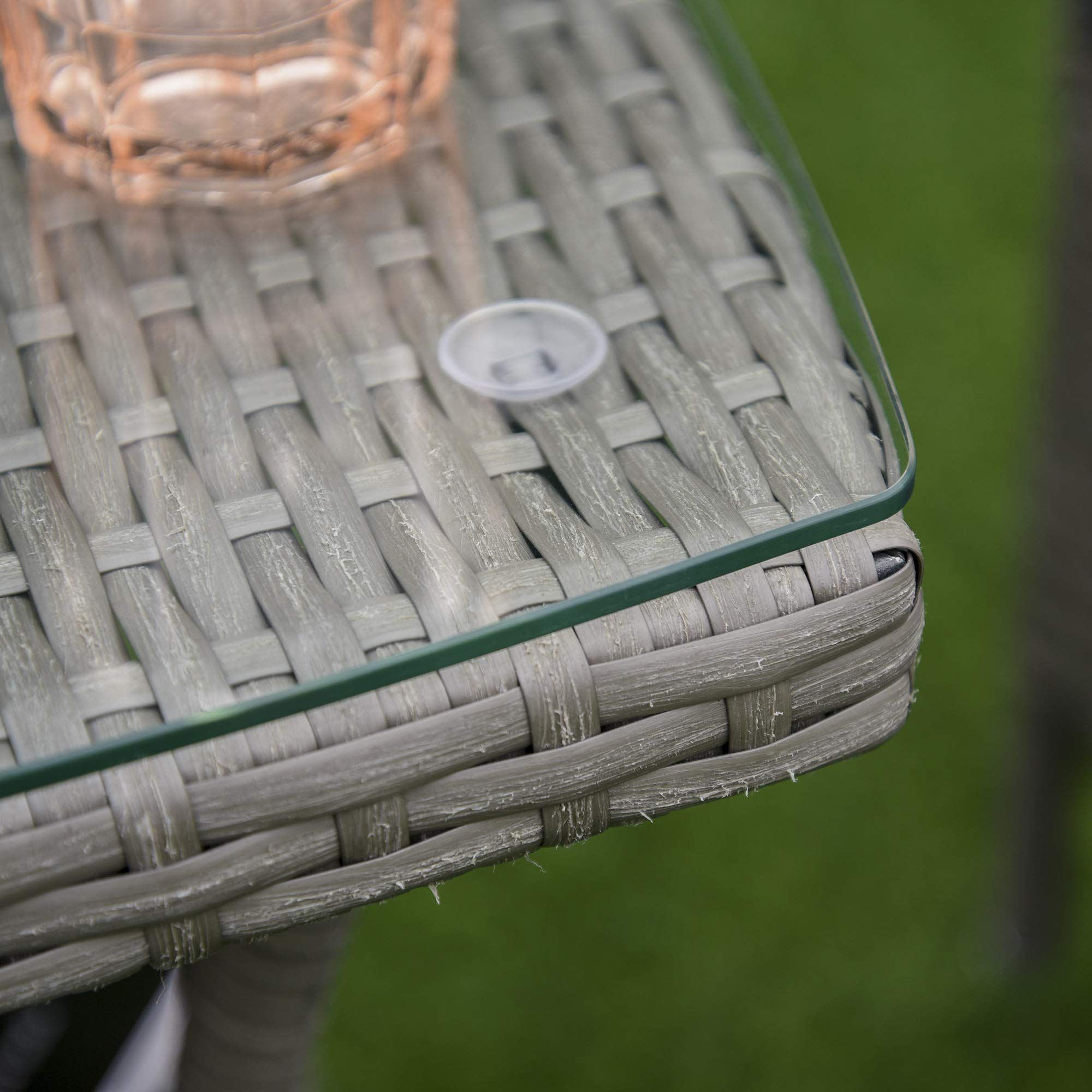 Outsunny Set Giardino Esterno 3 Pezzi Rattan PE Acciaio, 2 Sedie Cuscini Lavabili Braccioli Tavolino Caffè Vetro Grigio