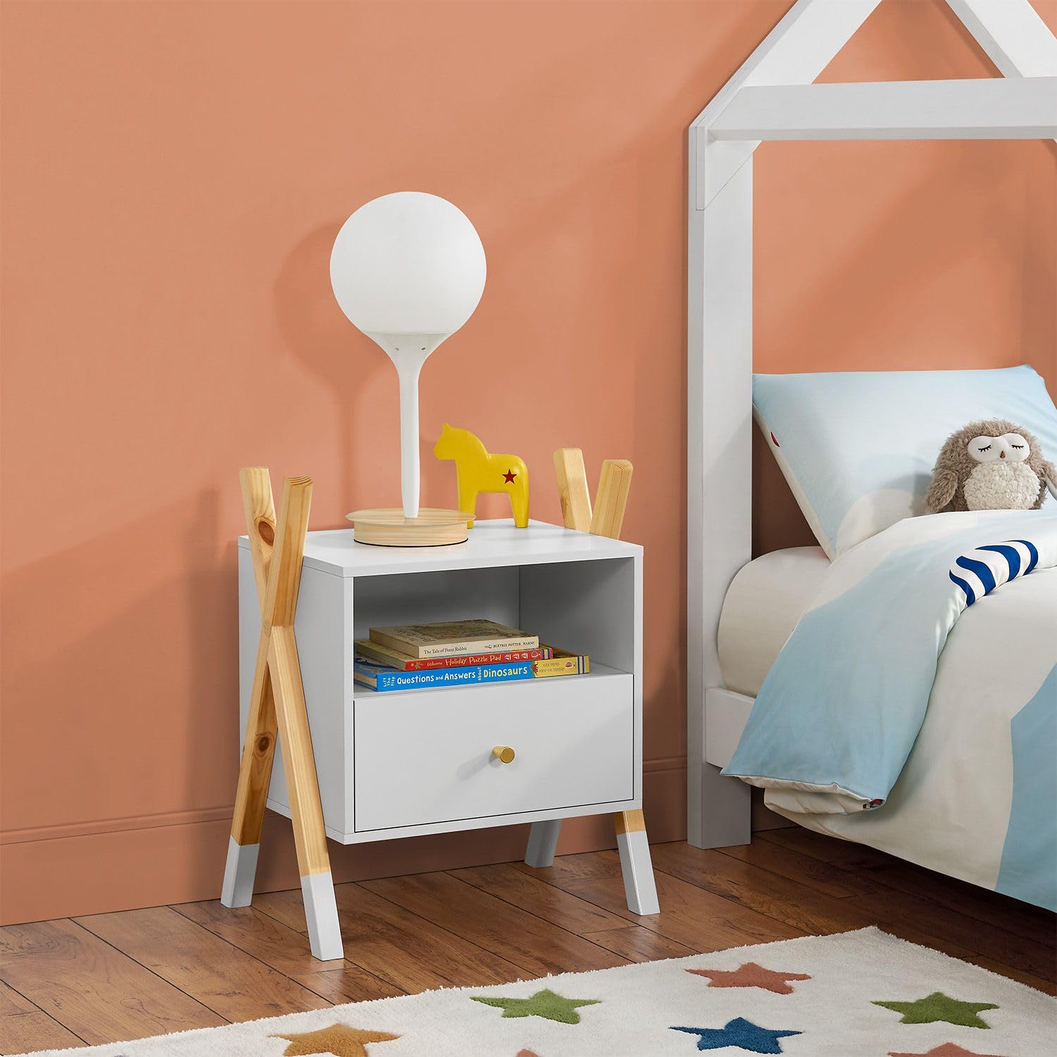 Juskys Table de Chevet pour Enfants Jamie avec tiroir, Tablette et Compartiment Ouvert - Petite Armoire de Nuit en Bois - Petite Table de Chevet - Commode Blanche Naturelle