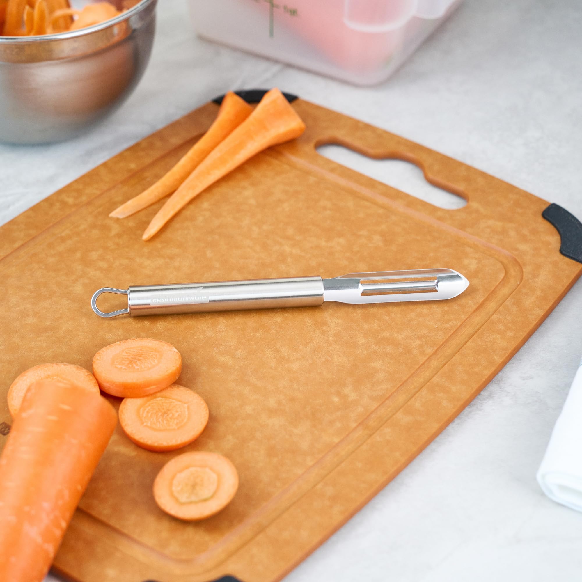 Restaurantware - Pelador de verduras estándar alemán de 7.6 pulgadas, 1 pelador de mano lavable en lavavajillas, hoja ultra afilada, mango ergonómico, pelador de patatas de acero inoxidable, para
