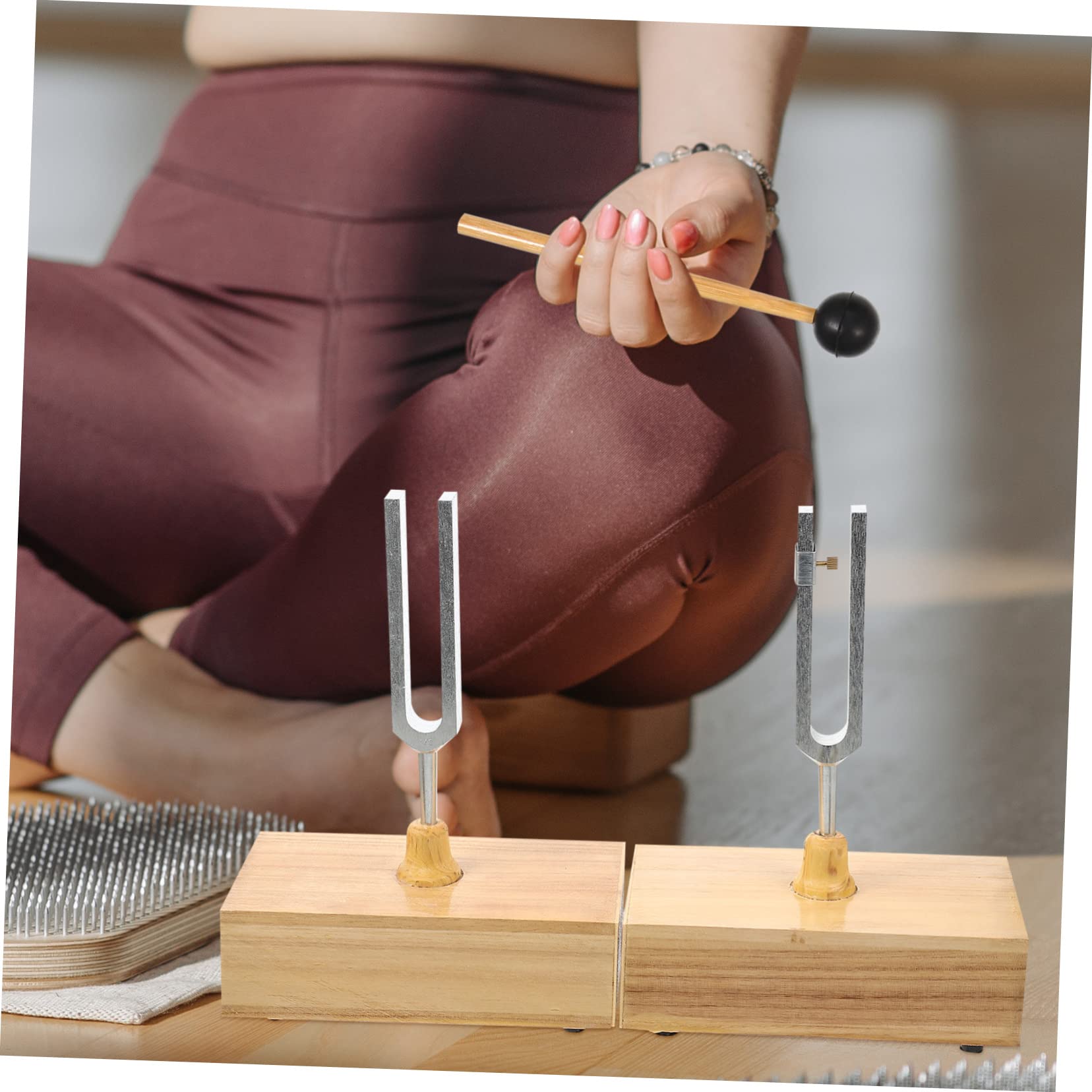 Diapason di Risonanza 440hz, Set da 1 per Esperimenti | Acciaio e Legno, Martello Incluso, Base in Legno Rotonda, Uso per Fisica e Acustica