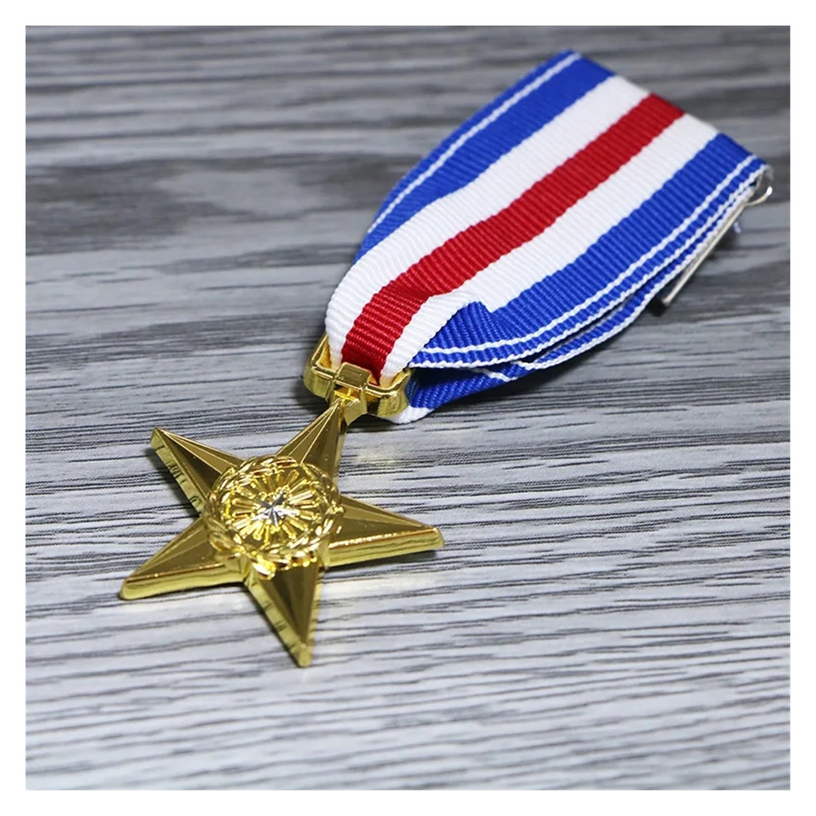 Amazon.co.jp: 米軍勲章スターメダルの複製シルバースター軍事勲章
