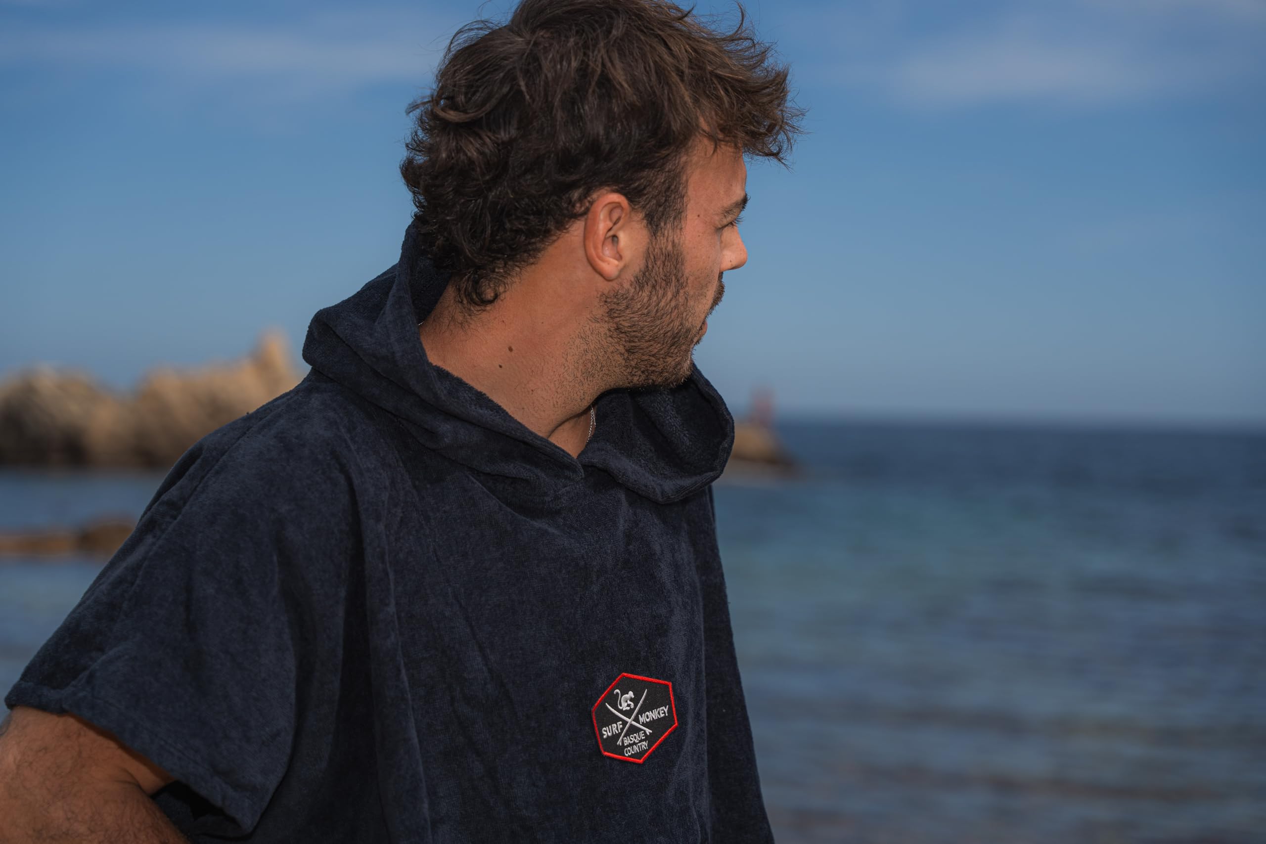 Surf Monkey Poncho Toalla Surf con Capucha y Bolsillo Interior - Algodón Orgánico (Azul, S/M)