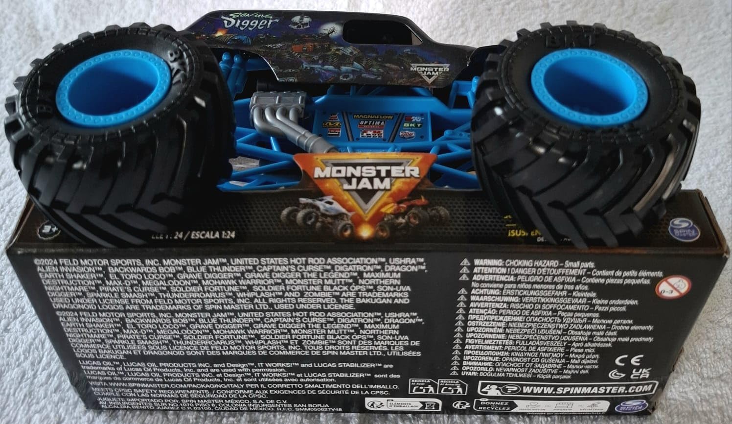Monster Jam, Official Series 24 Oversized Sun-Uva Digger Blue Rims Monster Truck, Collector Die-Cast Vehicle, 1:24 Scale, Kids Toys for Boys Ages 3 and up