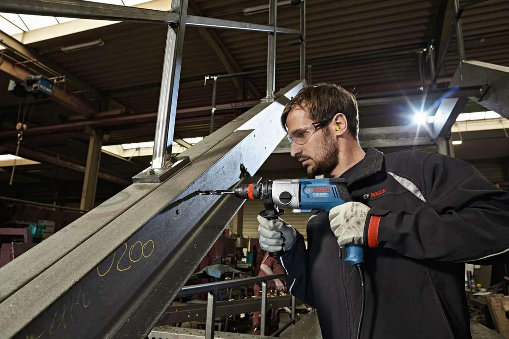 Bosch Professional: wiertarka GBM 13-2 RE (750 W, szybkozaciskowy uchwyt wiertarski 13 mm, rękojeść dodatkowa, ogranicznik głębokości 210 mm)