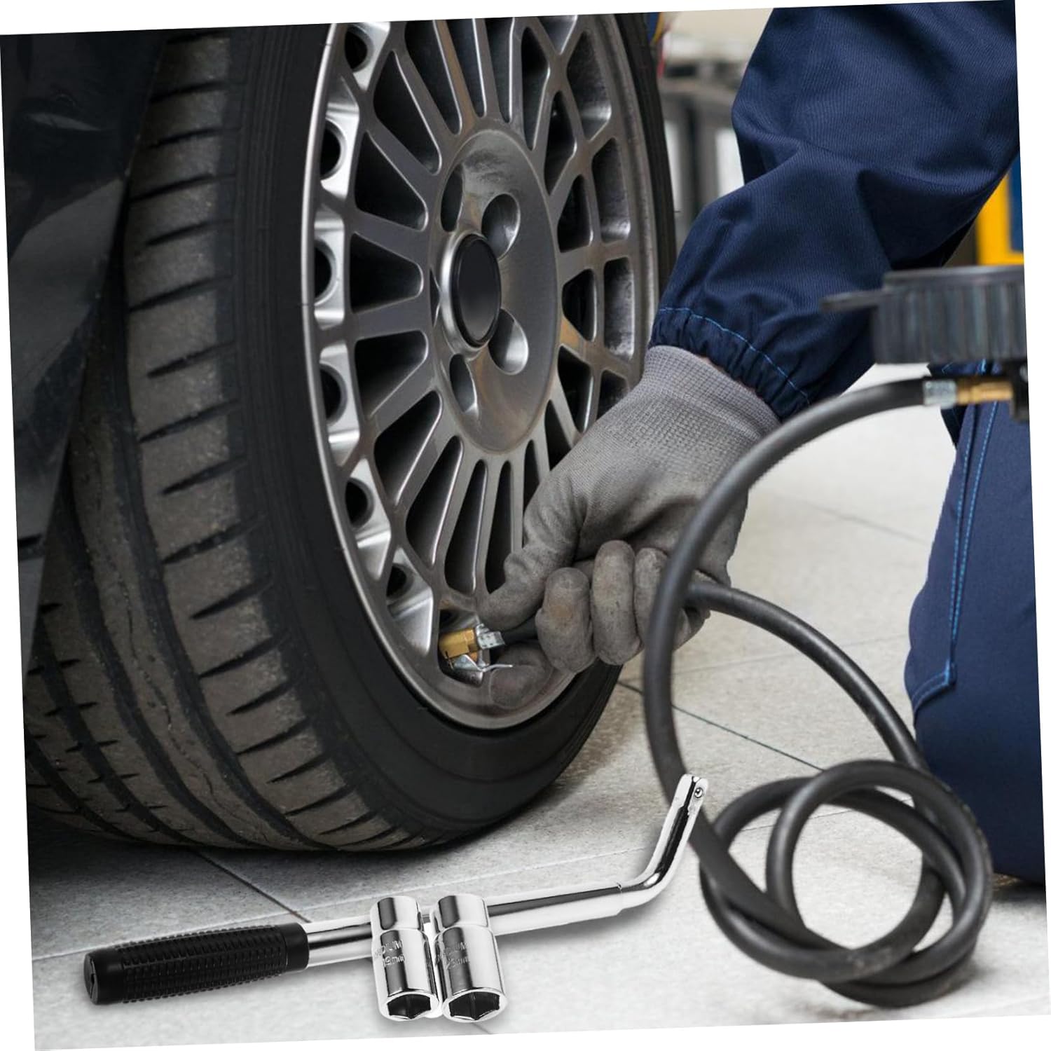 Compact Scissor Lug Wrench Tool for Easy Tire Changes Lightweight Jack Accessory for Cars Durable Design for Emergency Use Silver Finish
