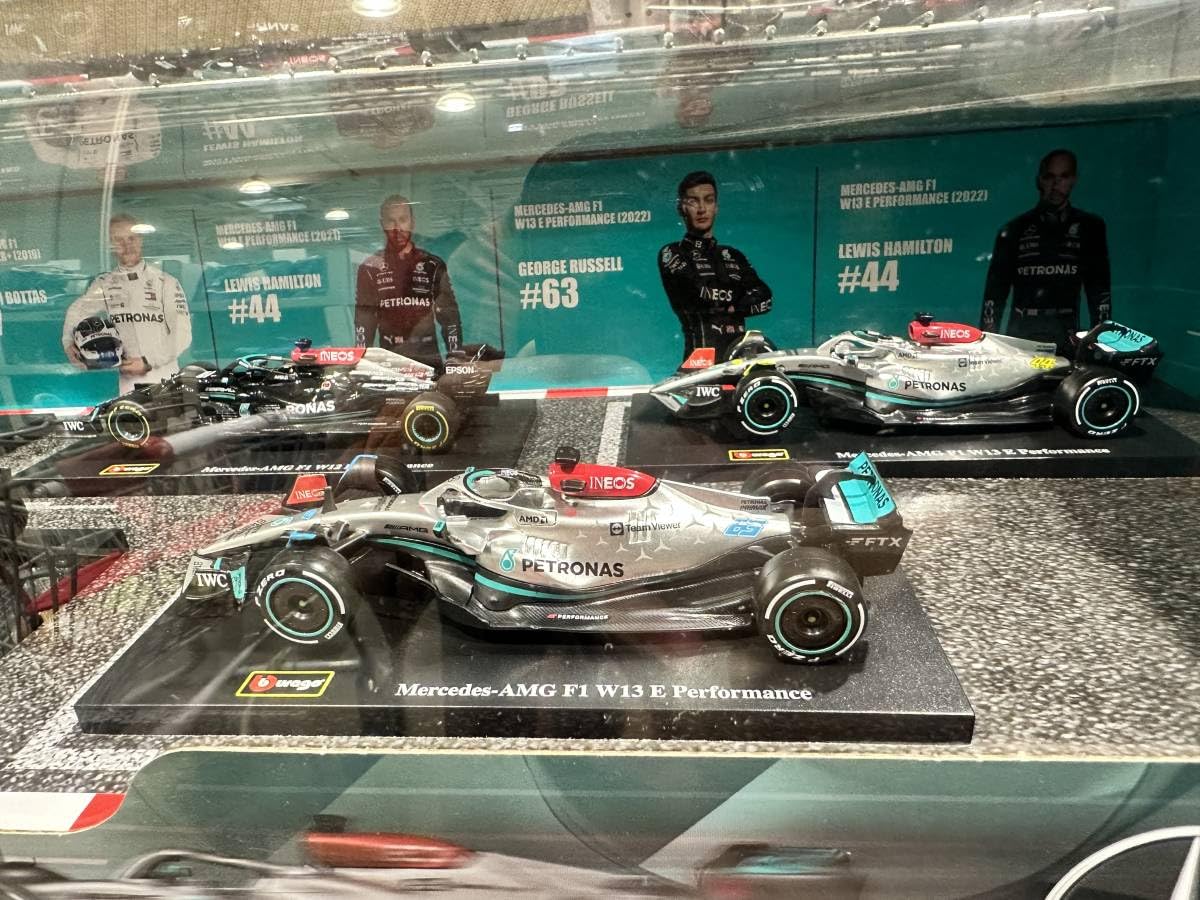 【新品未開封】ブラーゴ  burago  1/43 メルセデス F1 6台セット Amazon.co.jp: burago - FORMULA RACING 1/43 Mercedes - AMG F1
