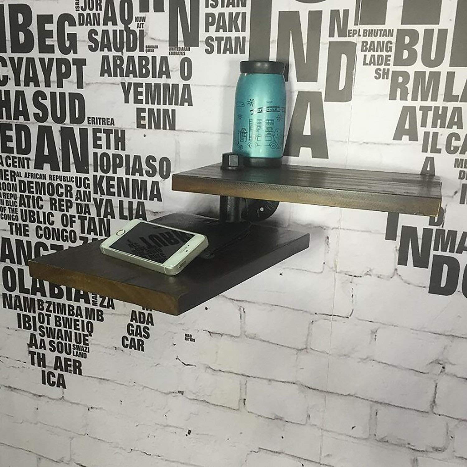 Estante de pared MU para decoraciones y libros en el salón 6