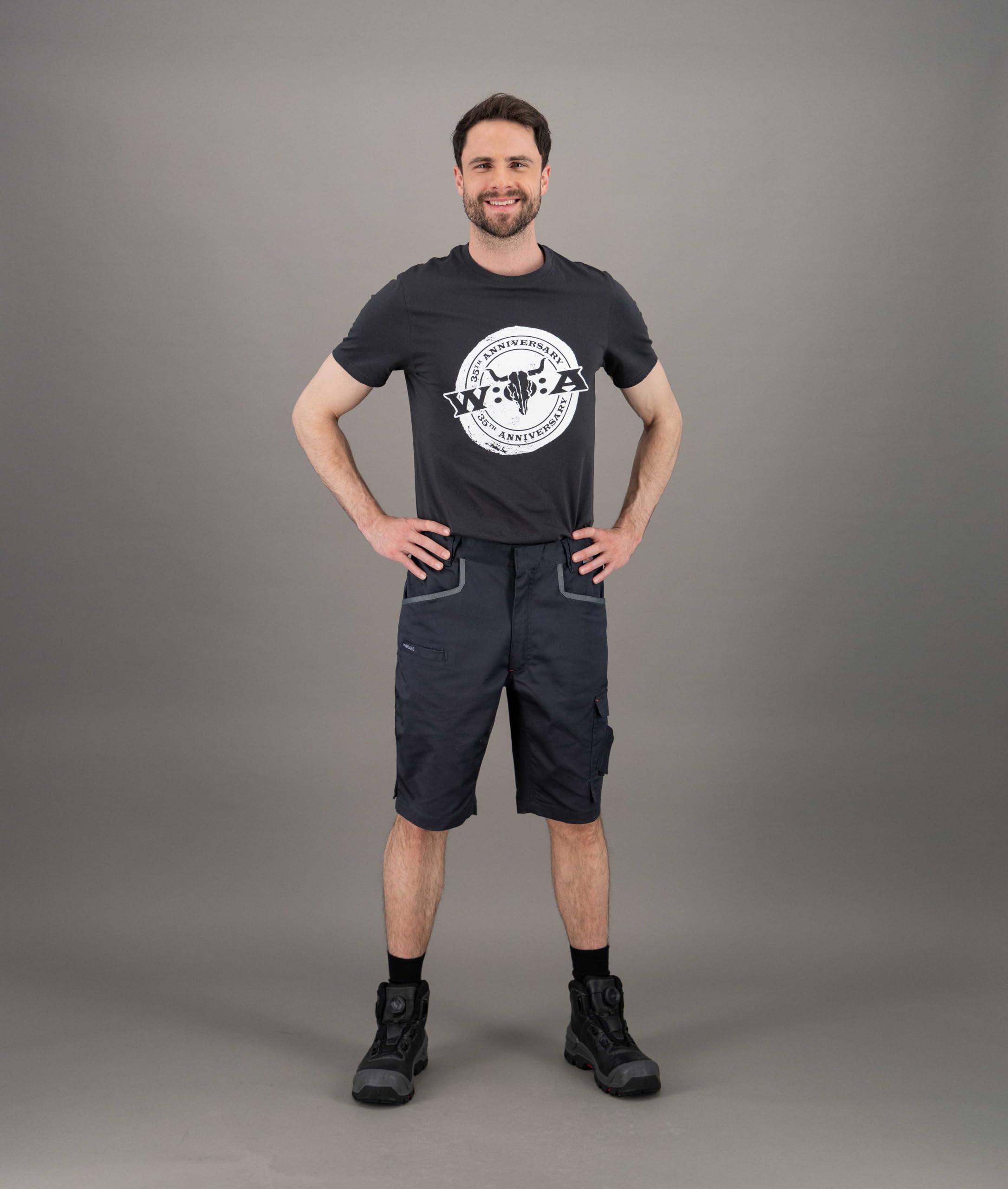 WÜRTH MODYF Arbeitsshorts Stretch X für Herren - Wacken Edition - Gr. 40-66 | Kurze Cargo-Arbeitshose – funktionales Design mit viel Stauraum für Werkzeug und Zubehör - ideal fürs Festival