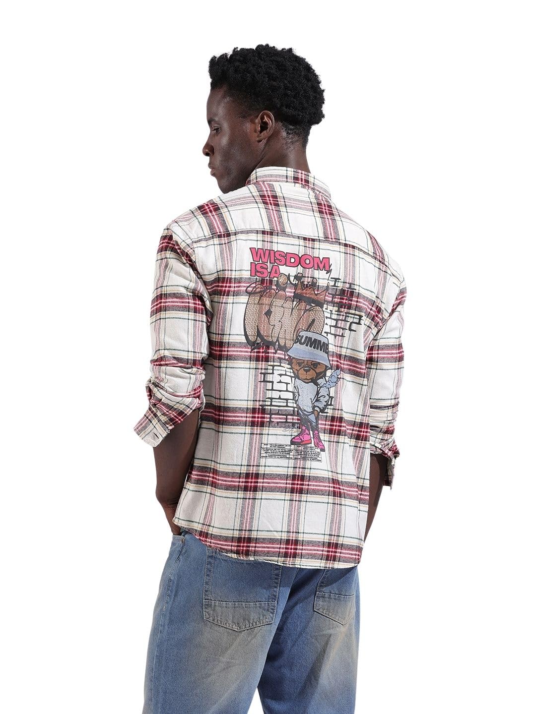 Chemise imprimé graphique homme ample pour masquer les imperfections avec style