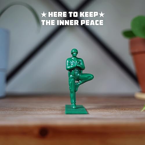 Vista 17 de Serie 1 - Juego de 9 figuras de yoga para hombres del ejército, decoración para escritorio, oficina, aula, hogar o estudio, Zen Meets GI Joe, Rosa