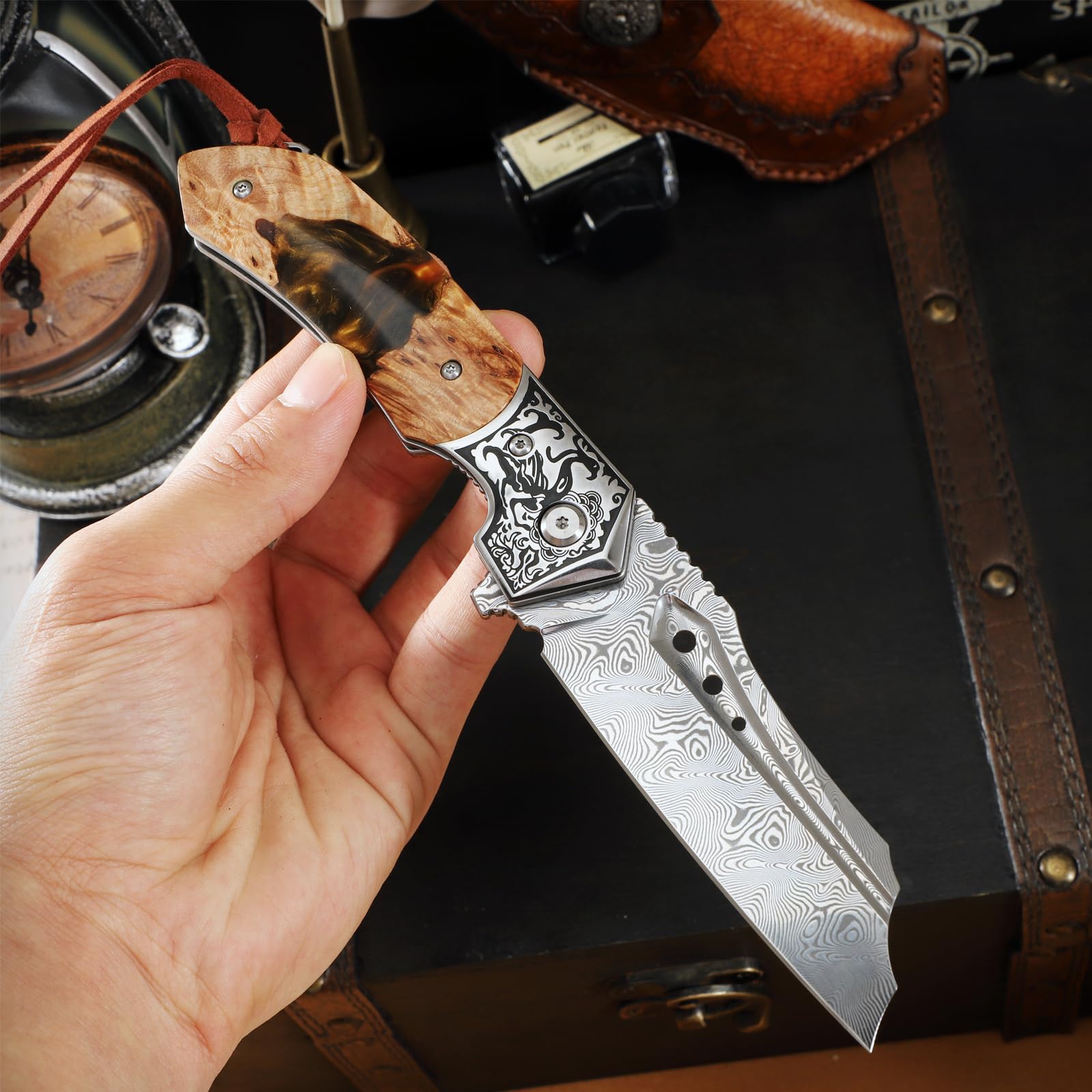 Japan Handmade Damaskus Stahl Folding Pocket Knife, 3.5 in Klinge, Frame Lock, Lederscheide, Kunstharz Ahorn Griff