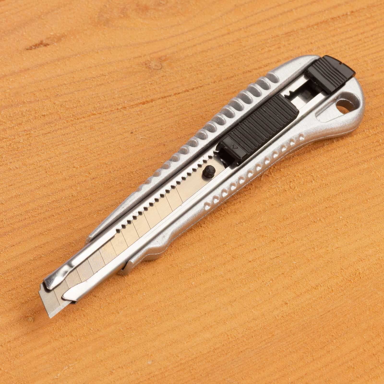 Julido Cuttermesser, 48 Stück, Teppichmesser für Profis, mit 9 mm Abbrechklinge, Arbeitsmesser aus Aluminium Druckguss, Mehrzweckmesser für Teppich, Karton, Basteln, leicht und präzise