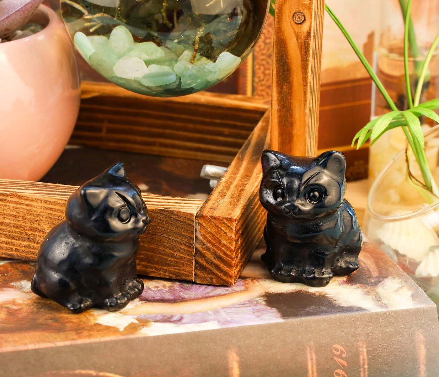 DUQGUHO Black Cat Decor Obsidian Cat Crystal Figurines Crystals for Cat Lovers Men Women Lucky Cute Cat Statue Loss of Cat Sympathy Gift Cute Decoration
