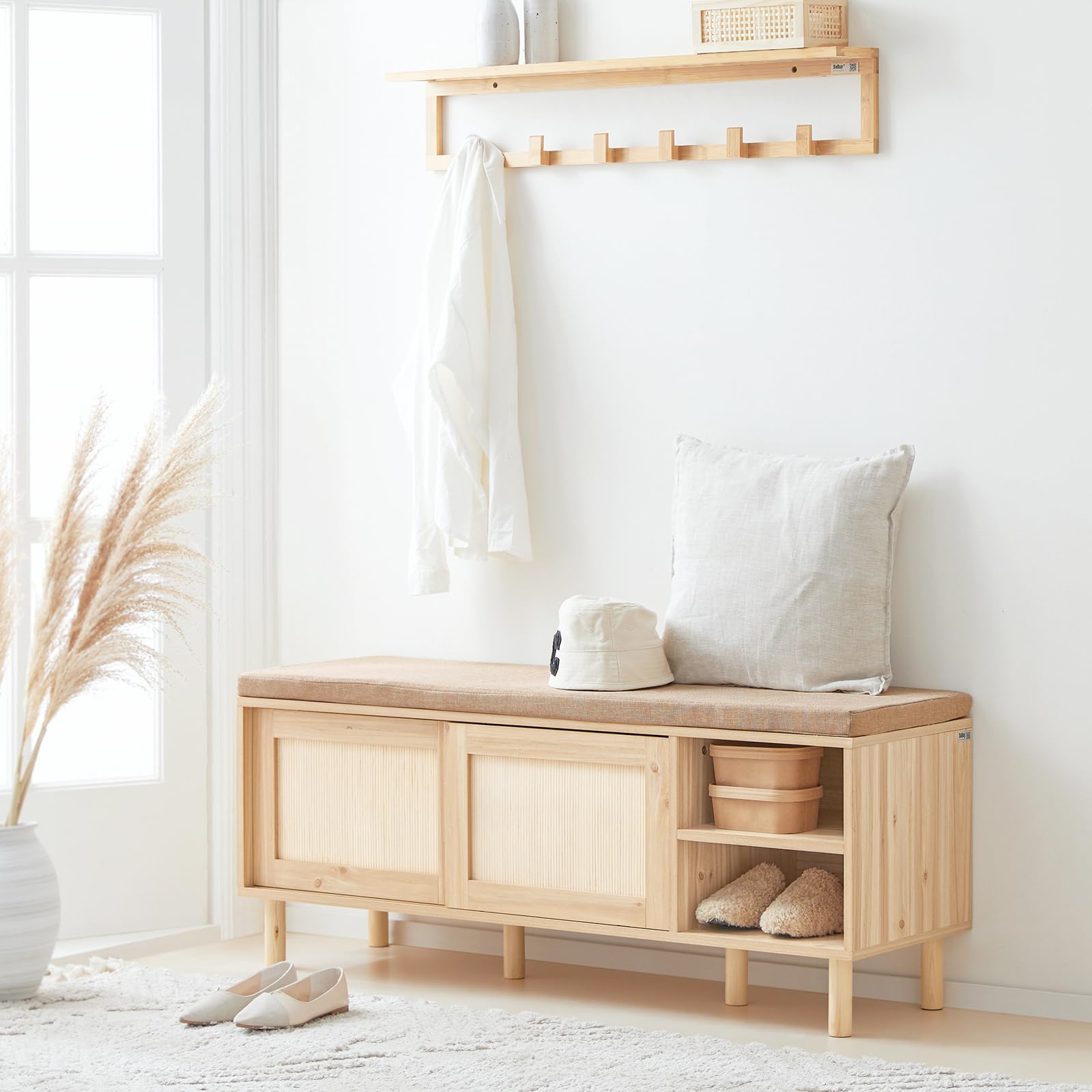 SoBuy Banco Zapatero con Asiento y Almacenaje - Banco Entrada Recibidor con 2 Puertas de Ratán + 2 Estantes Abiertos - Estilo Rústico para Recibidores Dormitorios y Pasillos - 121x35x49cm FSR163-N