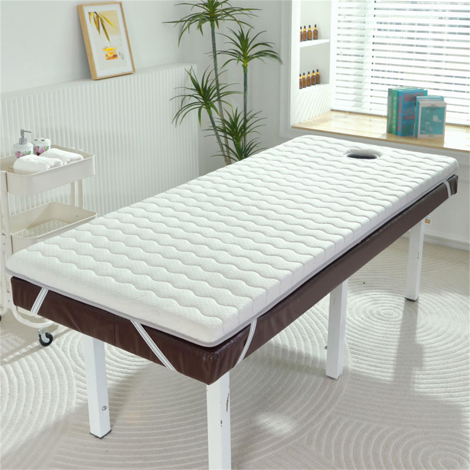 Memory Foam Beauty Salon Table Cushion Thickened Non-Slip Spa Pad with Elastic Strap Perfect for Beauty Treatments and Relaxation.