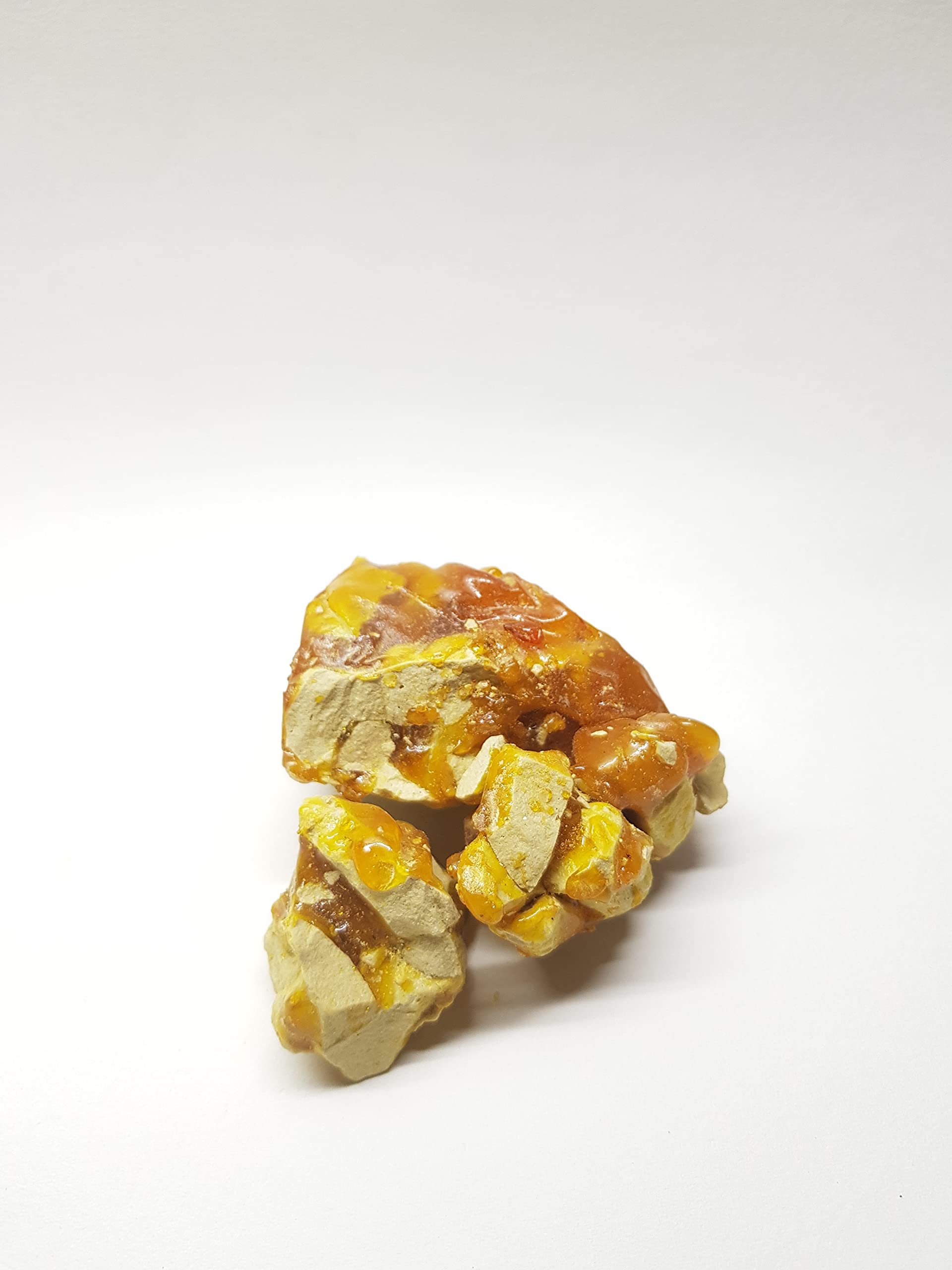 Ular uysiz ayolni aldab, jinsiy aloqa uchun video suratga olishdi.