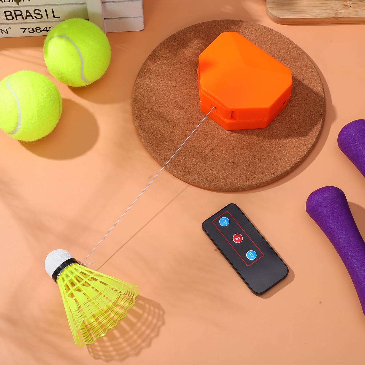 NOLITOY Juego de entrenamiento de rebote portátil de bádminton con control remoto y volante de nailon, ayuda de entrenamiento de bádminton eléctrico para un solo jugador con velocidad y ángulo para — view 8